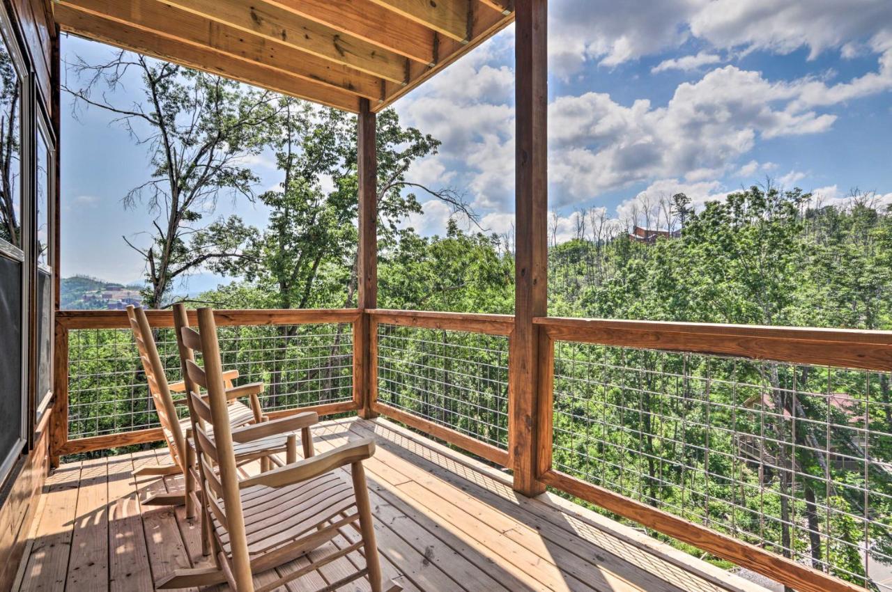 Modern Cabin With Hot Tub And Game Room In Gatlinburg! Bagian luar foto
