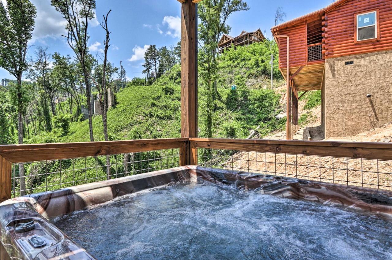Modern Cabin With Hot Tub And Game Room In Gatlinburg! Bagian luar foto