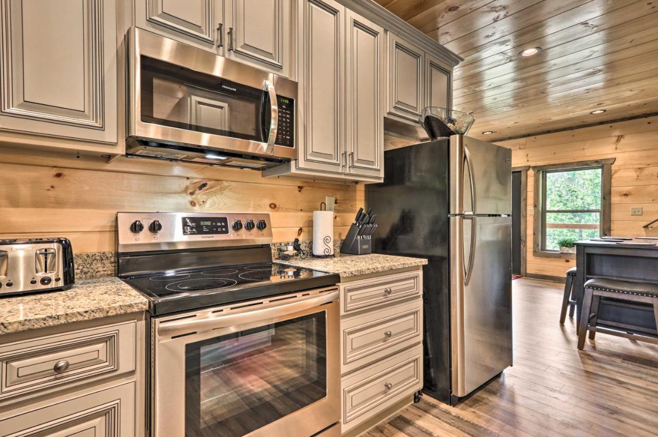 Modern Cabin With Hot Tub And Game Room In Gatlinburg! Bagian luar foto