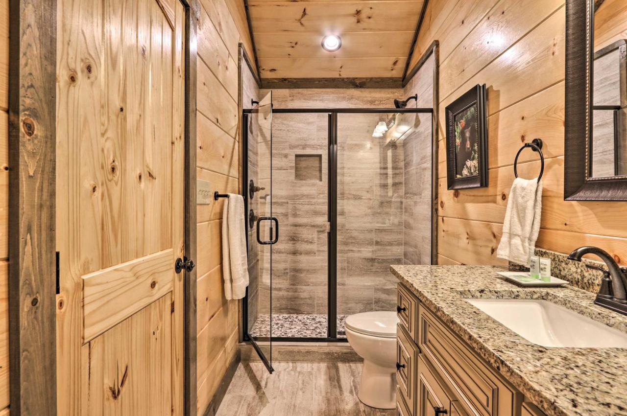 Modern Cabin With Hot Tub And Game Room In Gatlinburg! Bagian luar foto