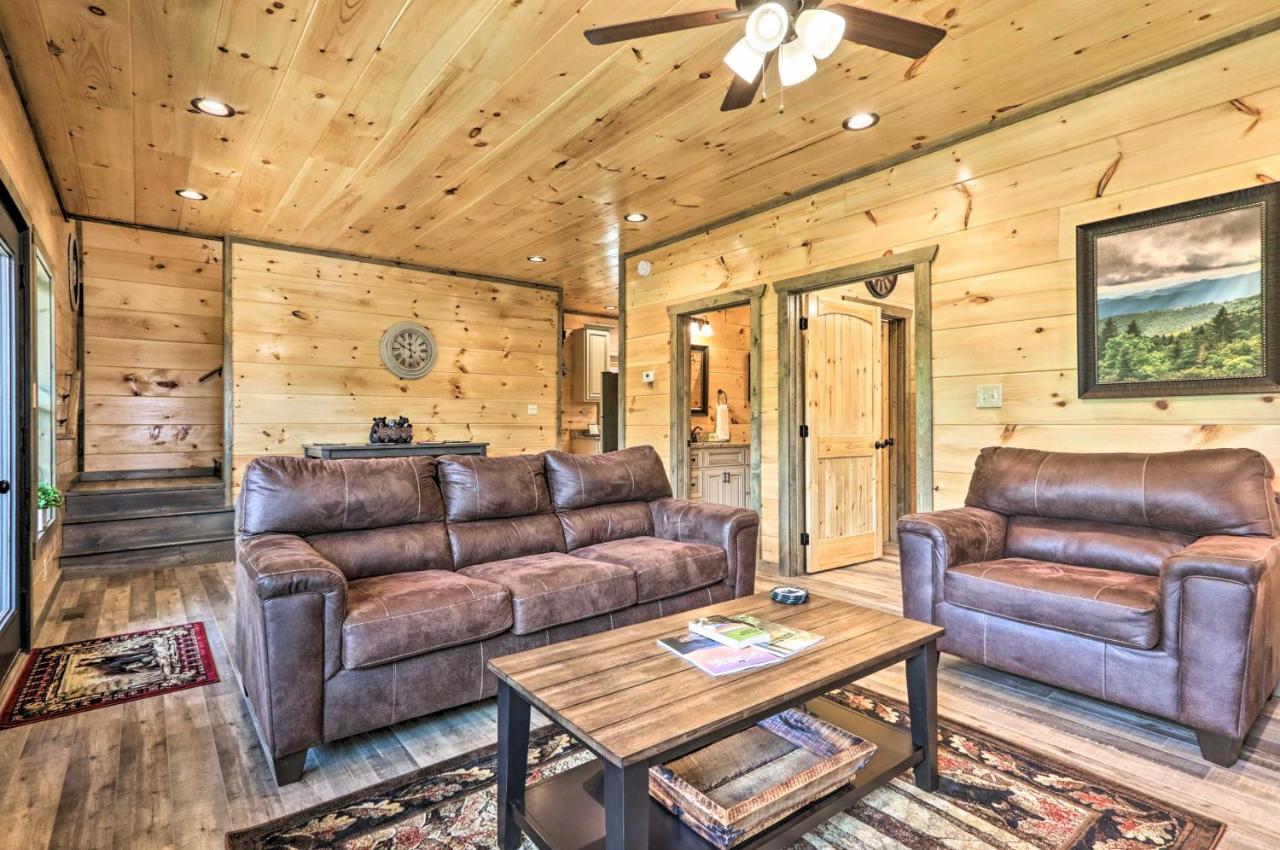 Modern Cabin With Hot Tub And Game Room In Gatlinburg! Bagian luar foto