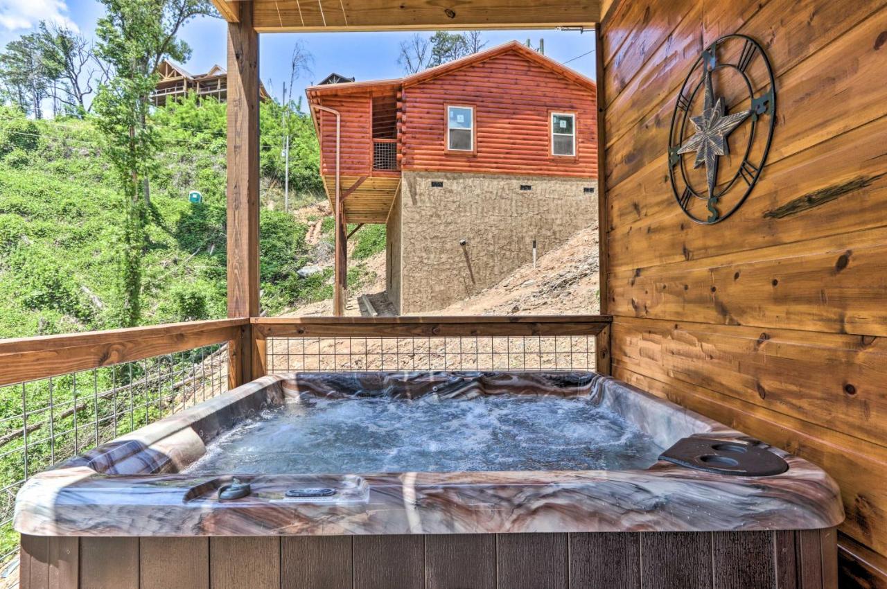 Modern Cabin With Hot Tub And Game Room In Gatlinburg! Bagian luar foto