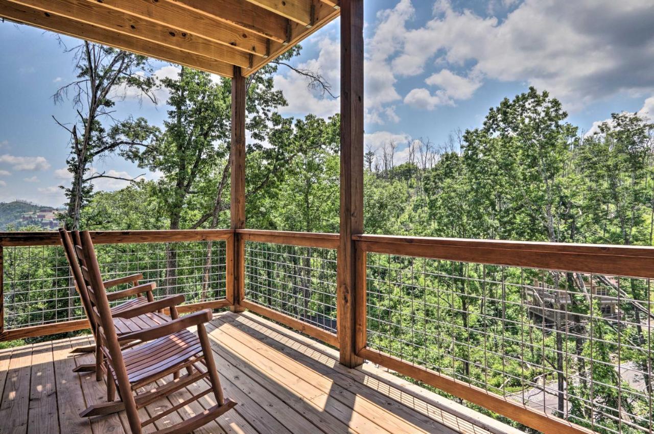 Modern Cabin With Hot Tub And Game Room In Gatlinburg! Bagian luar foto